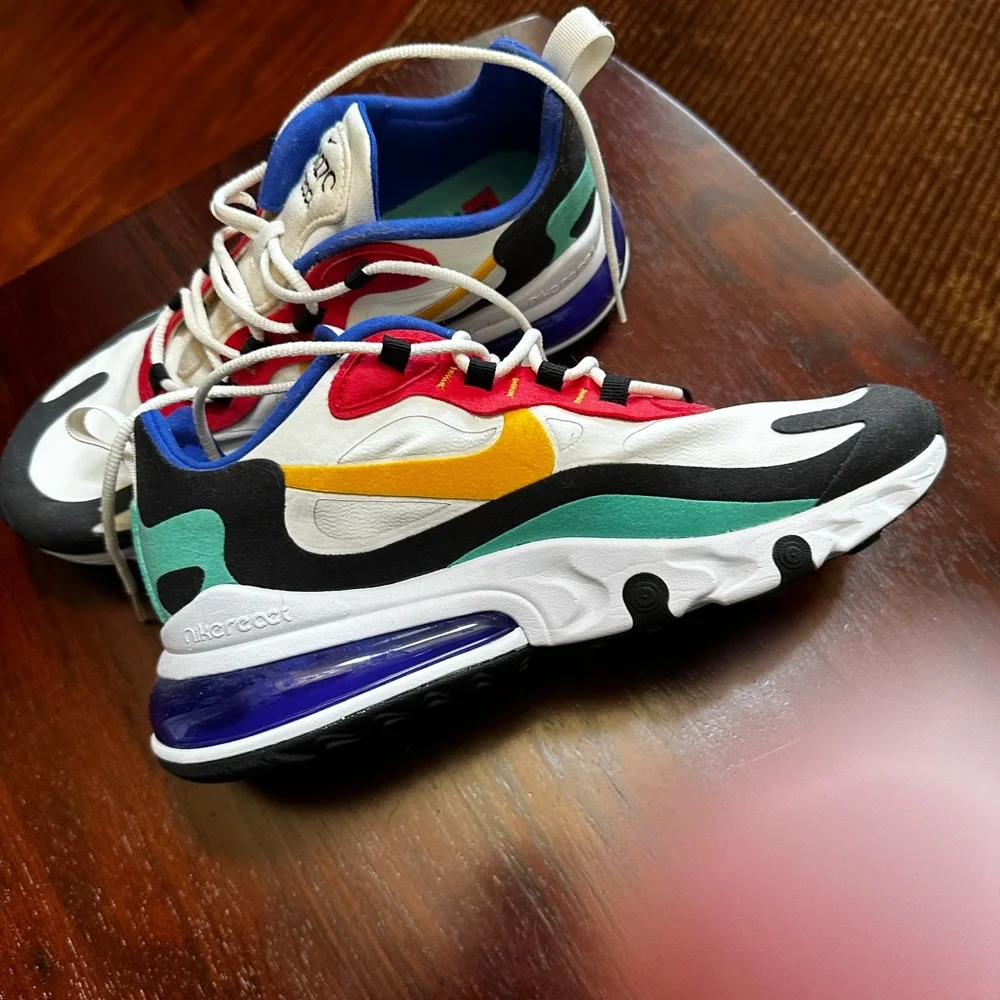 Nike Vibrant Sneakers Retro Modern Design - Picture 1 of 3